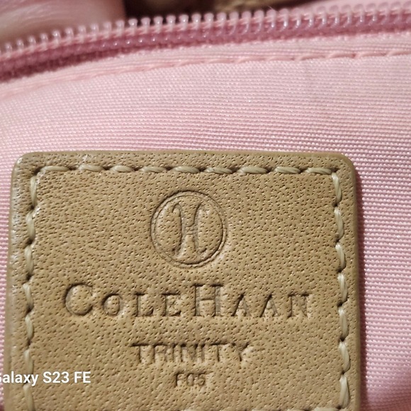 Cole Haan Trinity Beige Leather Wristlet Bag Silver Chain Magnetic Closure - Picture 4 of 9